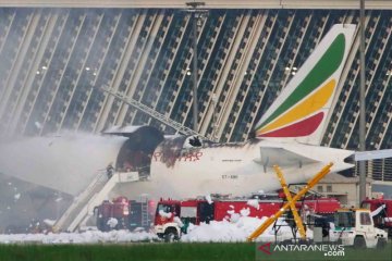 Sebuah pesawat kargo terbakar di Bandara Internasional Shanghai