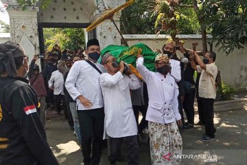 Jenazah Sultan Sepuh Cirebon tiba di rumah duka