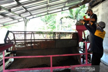 Pengolahan sampah organik menjadi pupuk kompos di Bogor