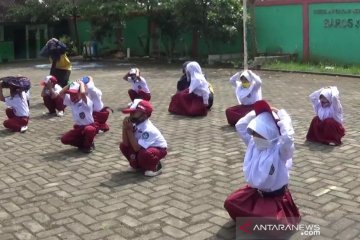 PMI Kota Sukabumi gelar simulasi penanggulangan gempa untuk pelajar SD