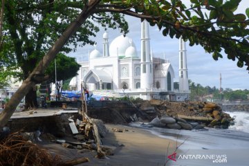 Abrasi di Pantai Padang