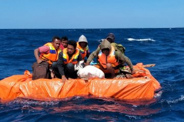 Enam ABK kapal tenggelam asal Bima ditemukan selamat