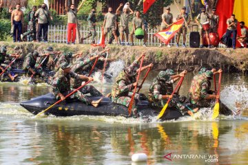 Lomba dayung perahu karet