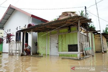 Foto - Warga Ipilo-Kota Gorontalo terdampak luapan air sungai Bone