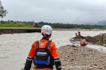 Warga Iwaka dan Trans-Nabire terdampak banjir bandang diungsikan