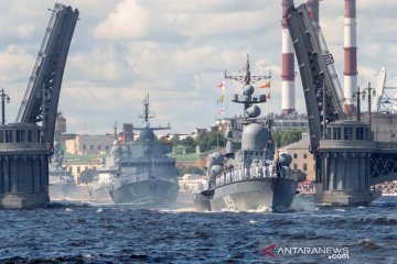 Parade hari angkatan laut Rusia