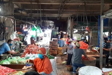 Pasar induk sayur di Keputran Utara Surabaya dibuka kembali