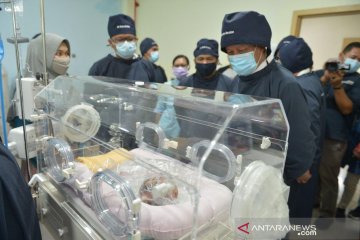 Kulit bayi penderita "herlequine ichtyosys" di Batam mulai mengelupas