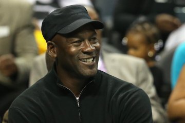 Jersey pertama Michael Jordan di Chicago Bulls dilelang