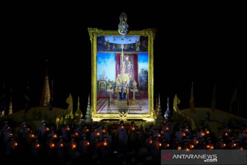 Perayaan ulang tahun ke-68 Raja Thailand