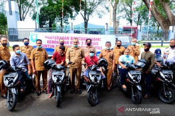 Disabilitas di Sabang terima bantuan sepeda motor khusus