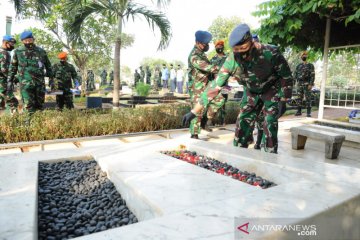 Peringati Hari Bakti TNI-AU, Kasau ziarah ke makam "Bapak AURI