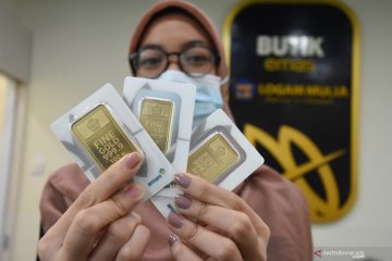 Harga emas naik 3,7 dolar AS setelah "greenback" jatuh ke terendah