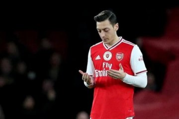 Ozil tegaskan bertahan hingga kontraknya di Arsenal habis