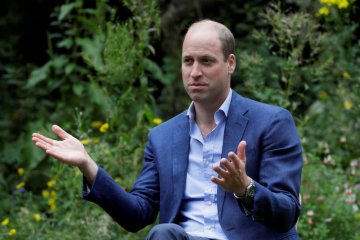 Pangeran William terlihat sedang berjualan majalah di London