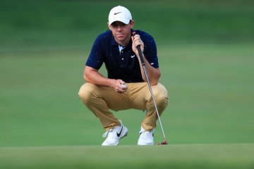 Rory McIlroy tak kembali ke Eropa karena COVID-19