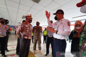 Dirlantas tinjau Stasiun Juanda pantau penerapan protokol kesehatan