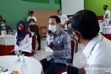 Pantau PJJ, Nadiem ingin siswa kembali ke sekolah seaman mungkin