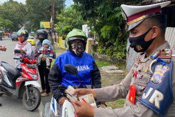 Ditlantas Polda Sumbar berikan tausiah kepada pelanggar lalu lintas