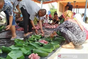 Masyarakat diajak gunakan daun untuk bungkus daging kurban