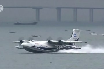 Pesawat amfibi AG600 sukses terbang perdana dari permukaan laut