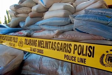 Polda Sulteng amankan 27 ton pupuk ilegal dari Jawa Timur