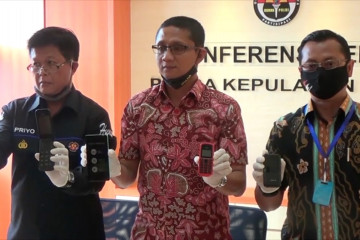 Polisi sita ribuan ponsel pasar gelap di Batam