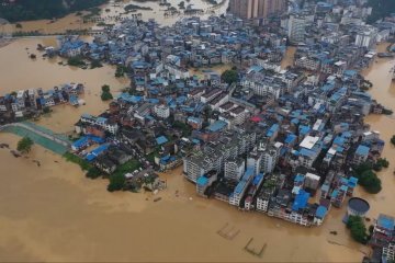 Diguyur hujan ekstrem, China bersiap hadapi banjir lebih luas