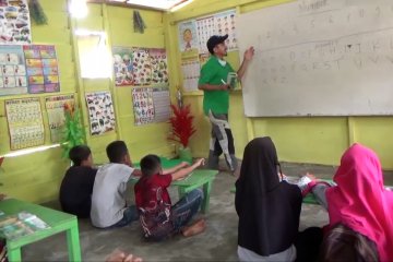 Pemuda bajo dirikan taman baca bagi masyarakat pesisir