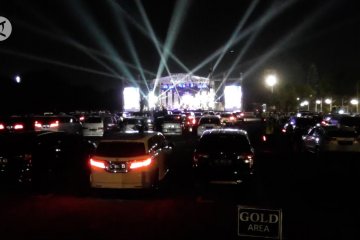Serunya konser musik drive in di Semarang