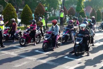 Jember terapkan physical distancing di jalan raya ala MotoGP