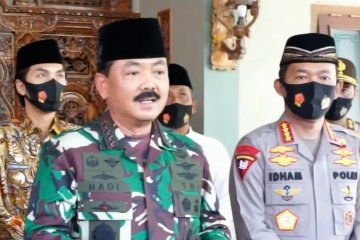 Panglima TNI ajak santri di Madiun patuhi protokol kesehatan