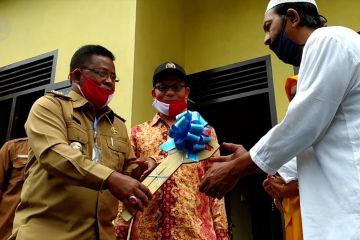 Pemkot Banda Aceh serahkan rumah layak huni