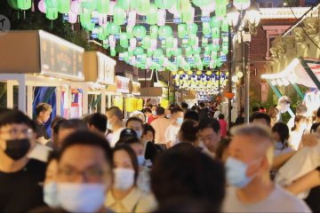 Intip kemeriahan pasar malam di Shenyang, China