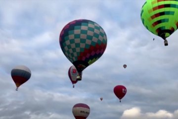 Puluhan balon raksasa melayang di langit Yaroslavl