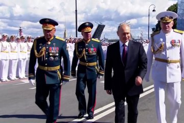 Rusia rayakan Hari Angkatan Laut dengan parade militer di St. Petersburg