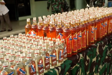 ​​​​​​​Korem 172 Papua musnahkan ribuan botol miras dan ganja