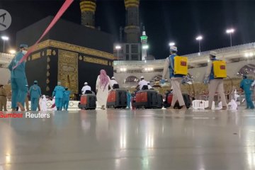 Pembersihan Masjidil Haram jelang pelaksanaan Haji terbatas