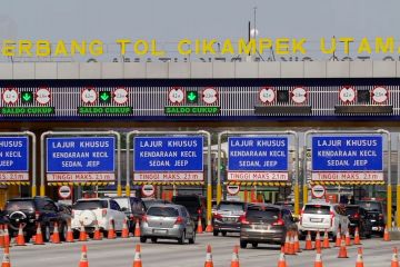 Volume kendaraan keluar Jakarta melalui Gerbang Tol Cikampek Utama meningkat