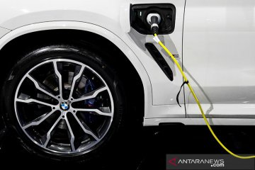 BMW prioritaskan produksi EV di tengah krisis chip dan konflik Ukraina