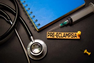 Pre-eklampsia berbeda dengan hipertensi