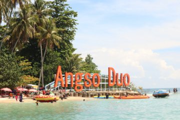 Ratusan wisatawan kunjungi Pulau Angso Duo Pariaman saat normal baru