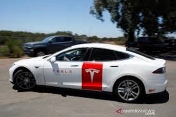 Tesla buat sensor deteksi anak tertinggal di mobil "over-heated"