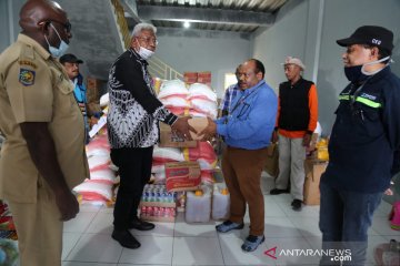 Freeport salurkan bantuan untuk korban banjir Iwaka