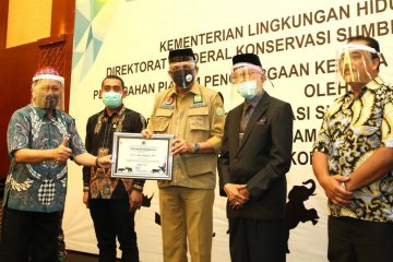 Plt Gubernur Aceh terima Penghargaan Peduli Satwa Liar