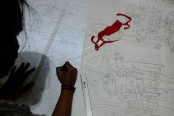 Batik tulis berkonsep wayang beber