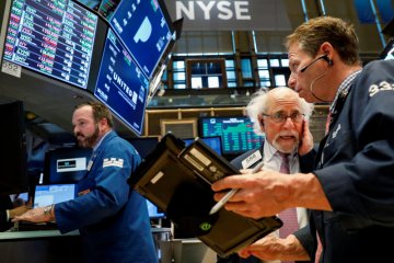 Wall Street dibuka lebih tinggi di tengah laporan laba perusahaan AS