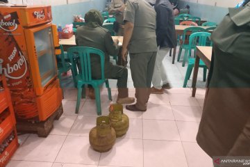 Satpol-PP sita puluhan tabung elpiji subsidi dari tempat usaha