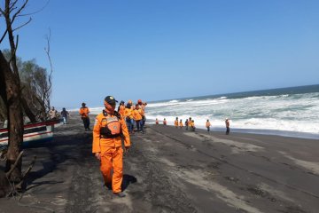 Lima korban tenggelam di Pantai Goa Cemara Bantul belum ditemukan