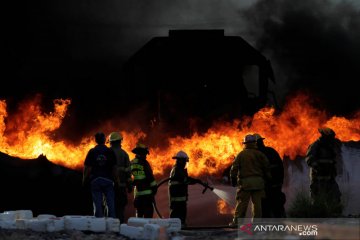 Kecelakaan truk tanki dan kereta di Mexico